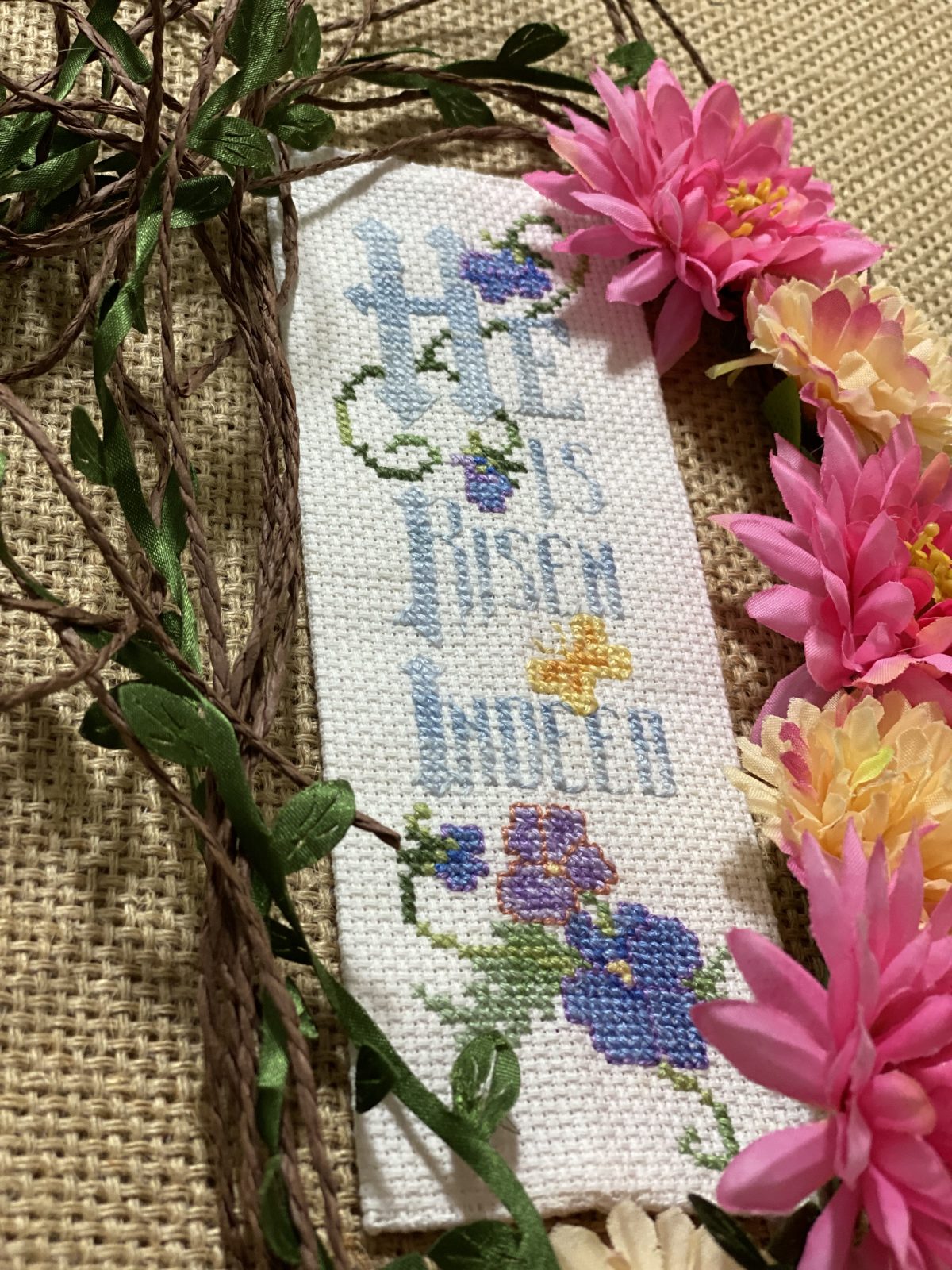 He is risen! 3 He is artes da ne